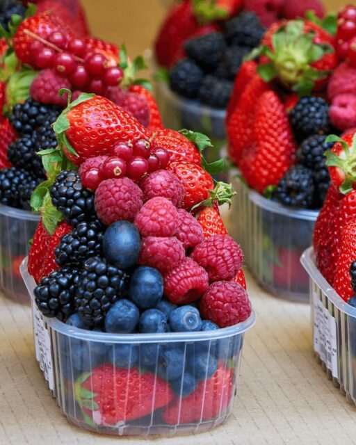 🍓 Anyone else survive on berries lately?
You finally stop paying for formula… and suddenly your toddler is eating $12 of berries a day 🫠
What feels like a “phase” is actually backed by science. Berries support:
✔ brain development
✔ immune health
✔ digestion
✔ long-term health
And no — you don’t have to overspend to make it work. I broke down:
• why toddlers love berries
• the science behind it
• how to save money (hello frozen berries 👋)
📌 Save this for your next grocery trip
🔗 Read the full article on the blog
💬 Tell me — strawberries or blueberries disappear faster at your house?
#ToddlerNutrition #BerryPhase #ParentingReality #FeedingToddlers #HealthyKids #BudgetParenting #MomLife
@crosscofinds